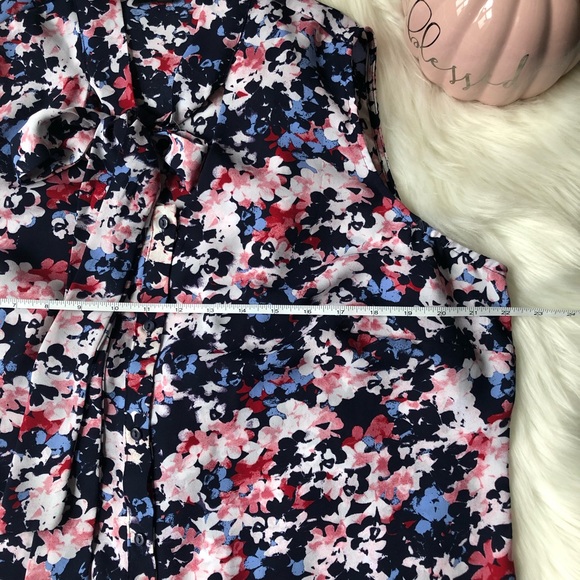 Sleeveless floral blouse with color. XL - Picture 2 of 8